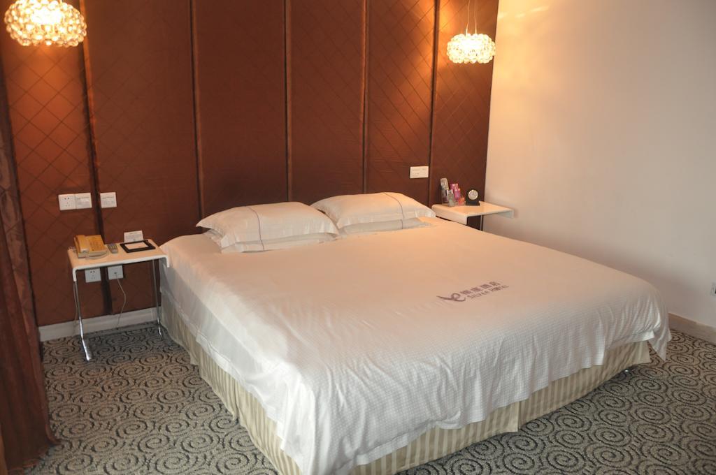 Starway Hotel Silver Zhuhai Oda fotoğraf